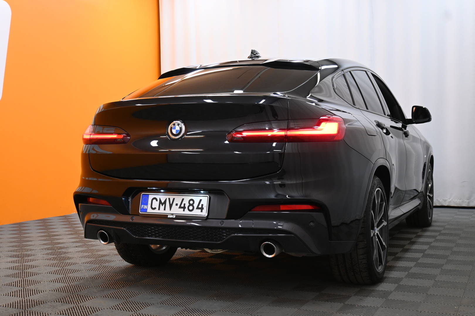 Musta Maastoauto, BMW X4 – CMV-484