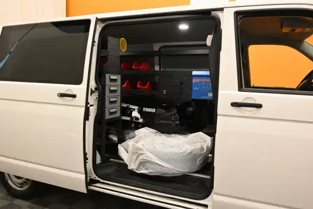 Valkoinen Pakettiauto, Volkswagen Transporter – CMV-968