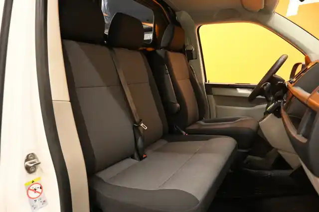 Valkoinen Pakettiauto, Volkswagen Transporter – CMV-968