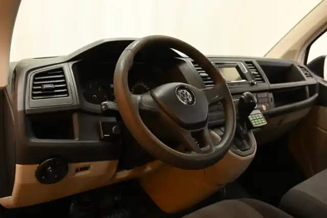 Valkoinen Pakettiauto, Volkswagen Transporter – CMV-968