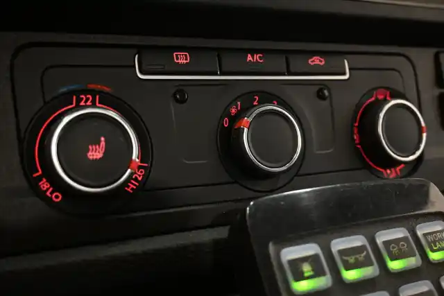 Valkoinen Pakettiauto, Volkswagen Transporter – CMV-968