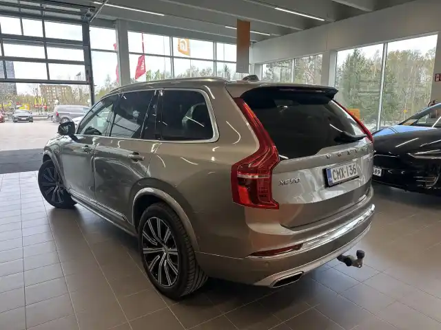 Harmaa Maastoauto, Volvo XC90 – CMX-136