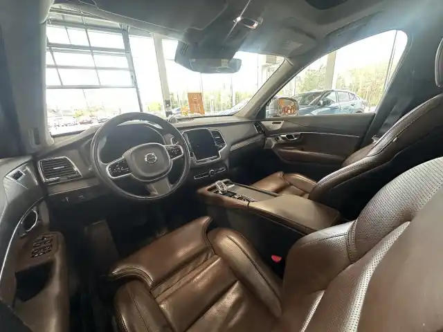 Harmaa Maastoauto, Volvo XC90 – CMX-136