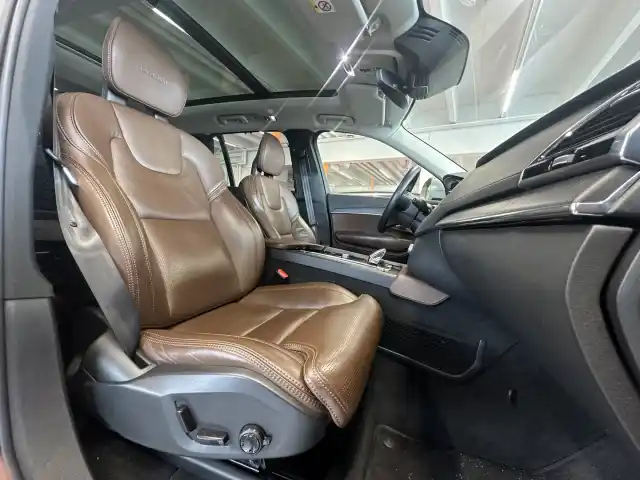 Harmaa Maastoauto, Volvo XC90 – CMX-136