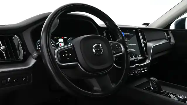 Sininen Maastoauto, Volvo XC60 – CMX-138