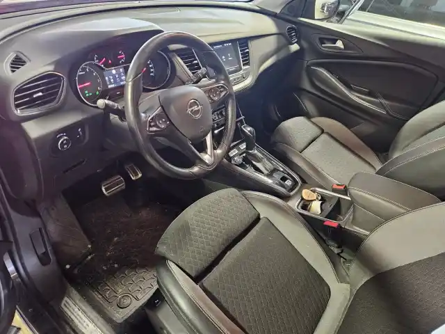 Musta Maastoauto, Opel Grandland X – CMX-945