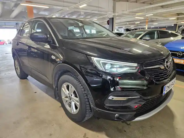 Musta Maastoauto, Opel Grandland X – CMX-945