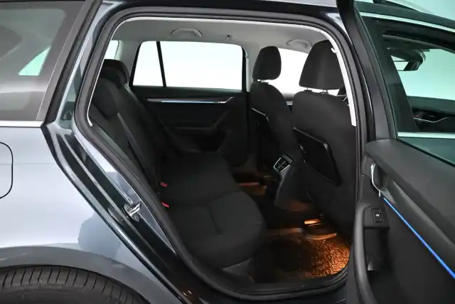 Harmaa Farmari, Skoda Octavia – CMY-466