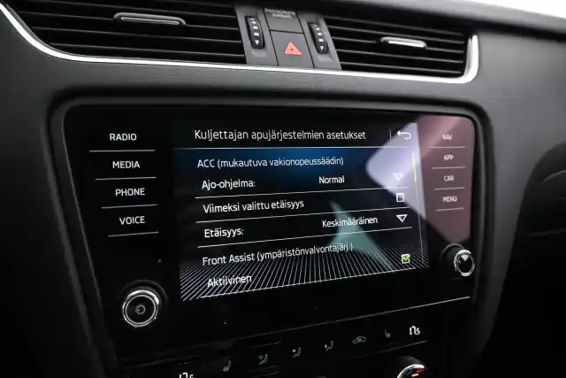 Harmaa Farmari, Skoda Octavia – CMY-466