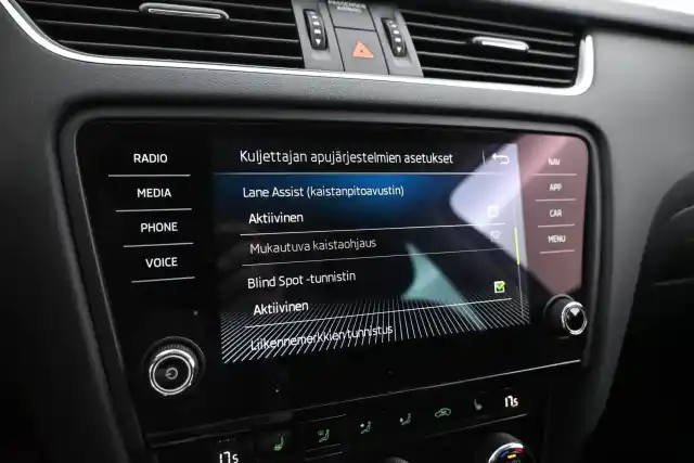 Harmaa Farmari, Skoda Octavia – CMY-466