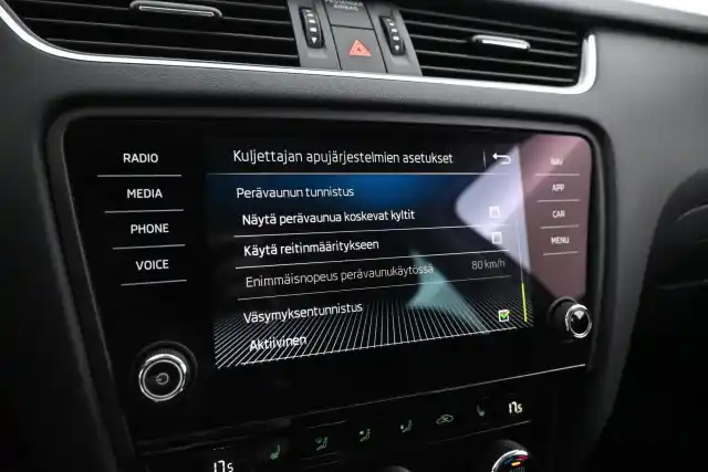 Harmaa Farmari, Skoda Octavia – CMY-466