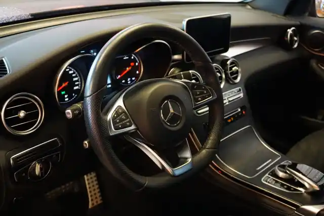 Ruskea Maastoauto, Mercedes-Benz GLC – CMY-860