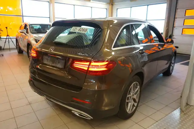 Ruskea Maastoauto, Mercedes-Benz GLC – CMY-860