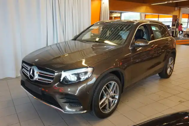 Ruskea Maastoauto, Mercedes-Benz GLC – CMY-860