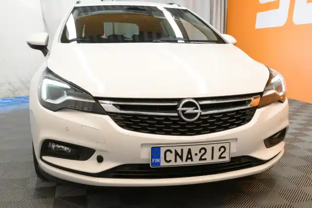Valkoinen Farmari, Opel Astra – CNA-212
