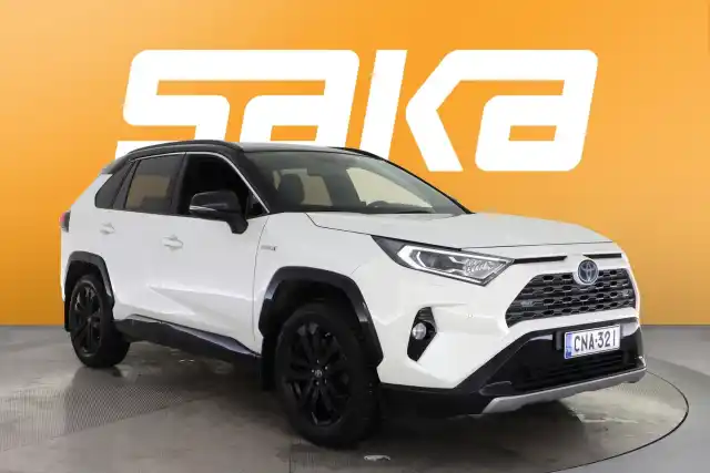 Valkoinen Maastoauto, Toyota RAV4 – CNA-321