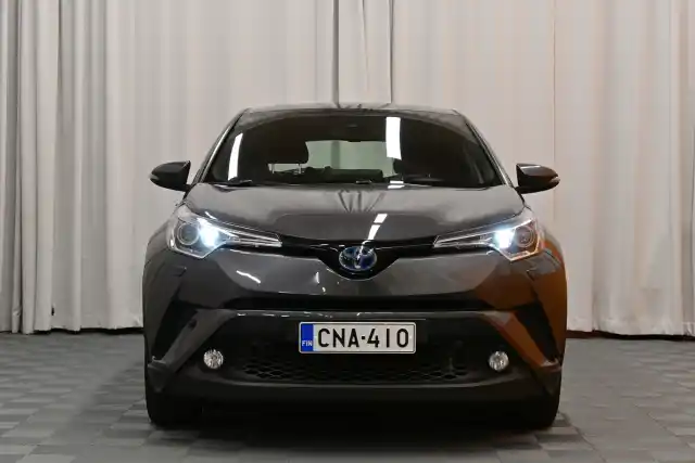 Harmaa Maastoauto, Toyota C-HR – CNA-410