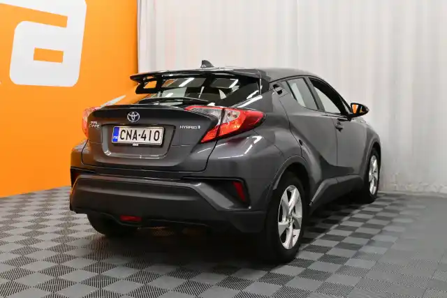 Harmaa Maastoauto, Toyota C-HR – CNA-410