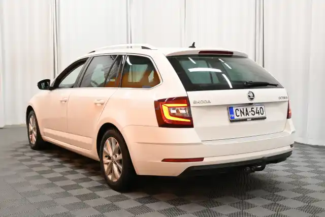 Valkoinen Farmari, Skoda Octavia – CNA-540