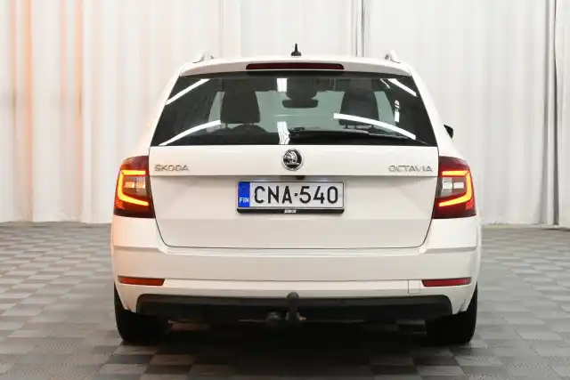 Valkoinen Farmari, Skoda Octavia – CNA-540