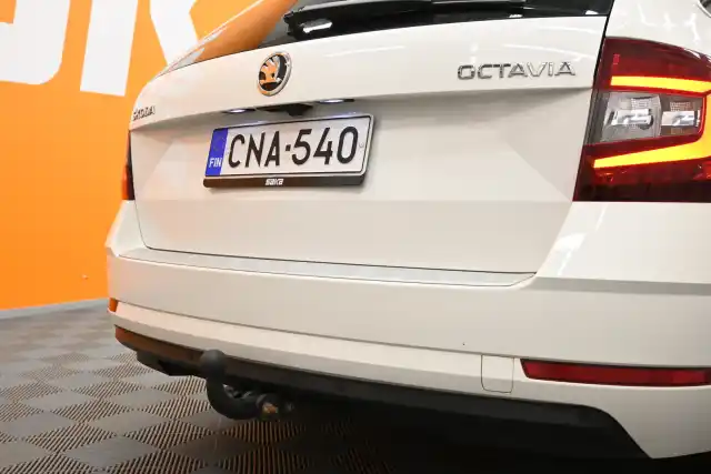 Valkoinen Farmari, Skoda Octavia – CNA-540