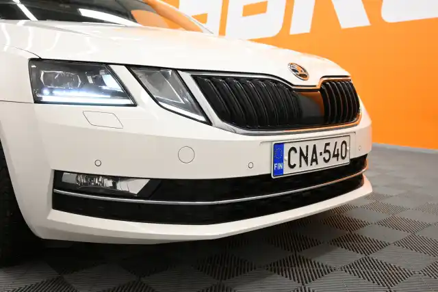 Valkoinen Farmari, Skoda Octavia – CNA-540