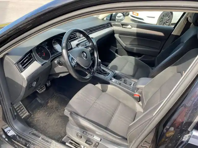Musta Farmari, Volkswagen Passat – CNA-964