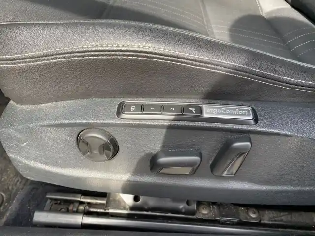 Musta Farmari, Volkswagen Passat – CNA-964