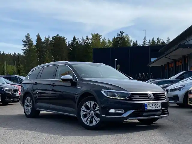 Musta Farmari, Volkswagen Passat – CNA-964