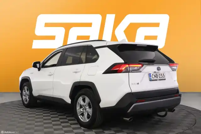 Valkoinen Maastoauto, Toyota RAV4 – CNB-233
