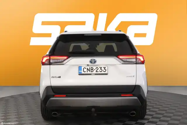 Valkoinen Maastoauto, Toyota RAV4 – CNB-233