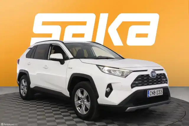 Valkoinen Maastoauto, Toyota RAV4 – CNB-233