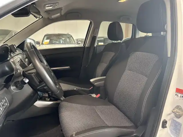 Valkoinen Maastoauto, Suzuki Vitara – CNC-373