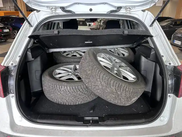 Valkoinen Maastoauto, Suzuki Vitara – CNC-373
