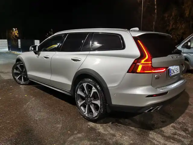 Hopea Farmari, Volvo V60 Cross Country – CNC-931