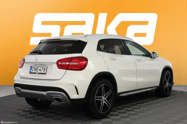 Valkoinen Maastoauto, Mercedes-Benz GLA – CNE-479