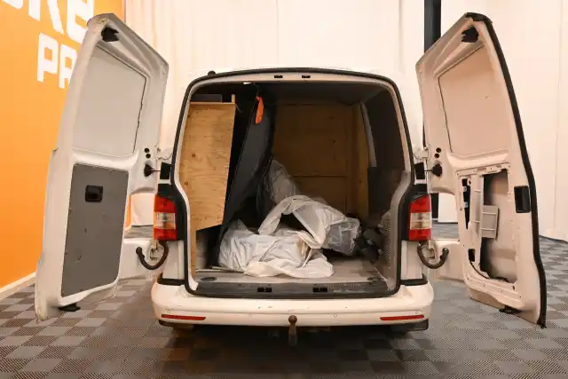 Valkoinen Pakettiauto, Volkswagen Transporter – CNE-638