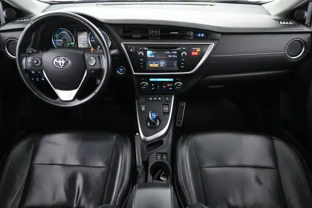 Punainen Viistoperä, Toyota Auris – CNE-874