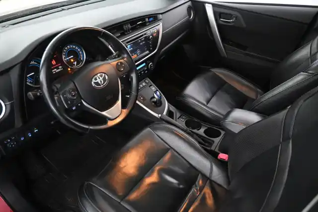 Punainen Viistoperä, Toyota Auris – CNE-874