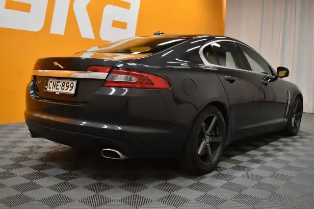 Harmaa Sedan, Jaguar XF – CNE-899