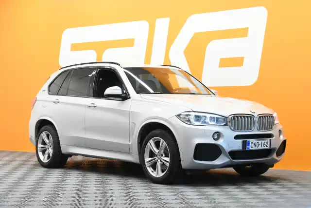 Harmaa Maastoauto, BMW X5 – CNG-162