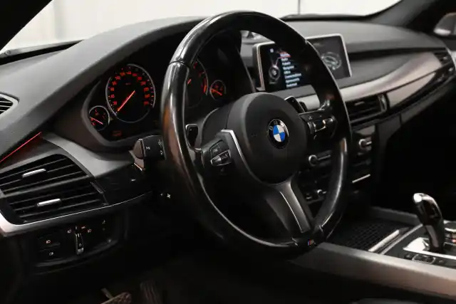 Harmaa Maastoauto, BMW X5 – CNG-162