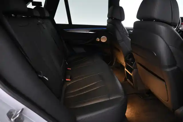 Harmaa Maastoauto, BMW X5 – CNG-162