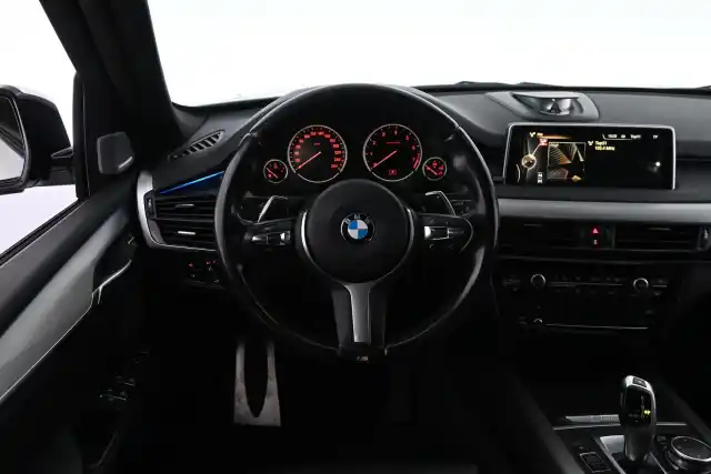 Harmaa Maastoauto, BMW X5 – CNG-162