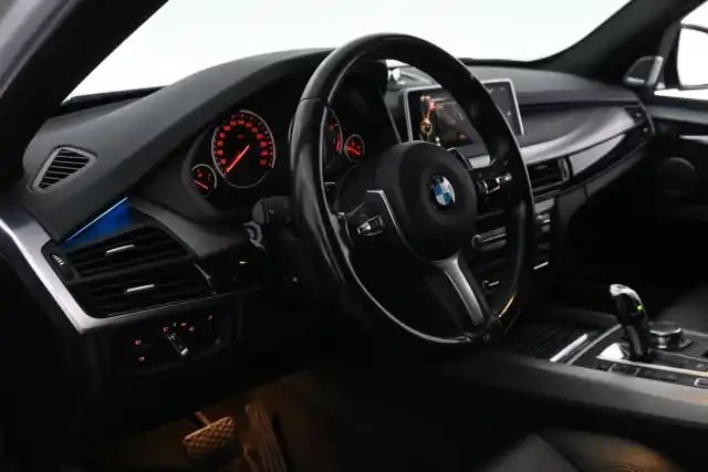 Harmaa Maastoauto, BMW X5 – CNG-162