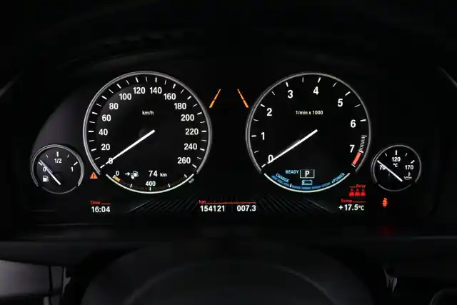 Harmaa Maastoauto, BMW X5 – CNG-162
