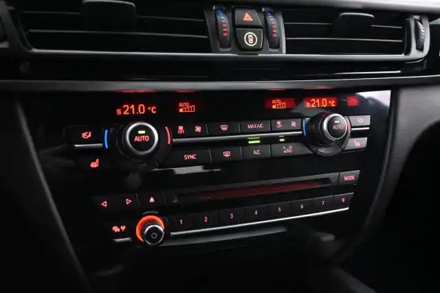 Harmaa Maastoauto, BMW X5 – CNG-162