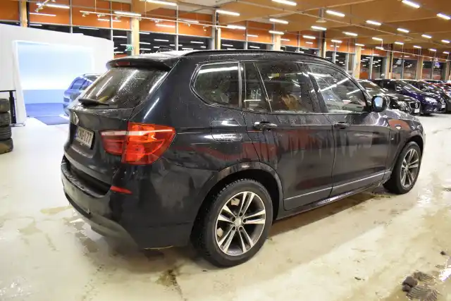 Musta Maastoauto, BMW X3 – CNG-177