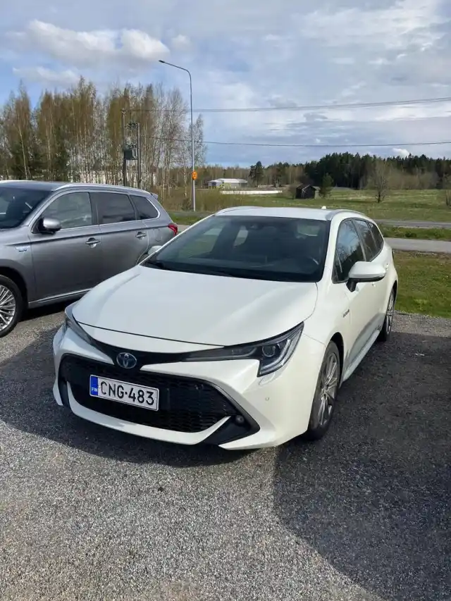 Valkoinen Farmari, Toyota Corolla – CNG-483