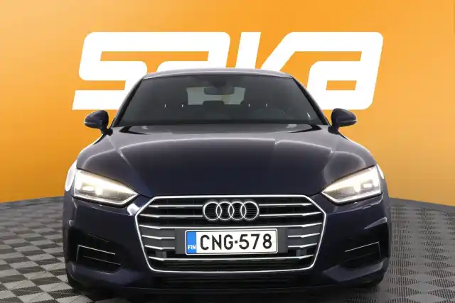 Sininen Viistoperä, Audi A5 – CNG-578